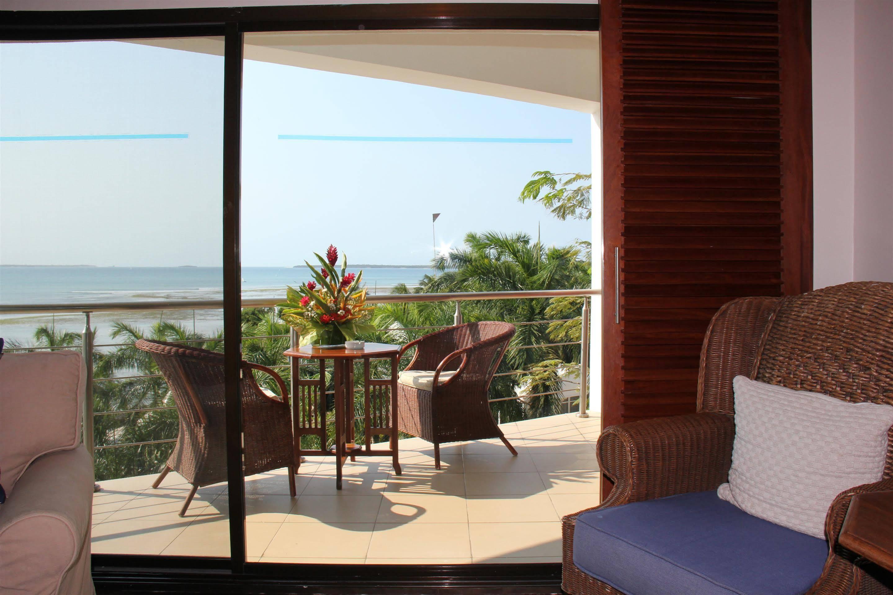Coral Beach Hotel Dar Es Salaam Buitenkant foto